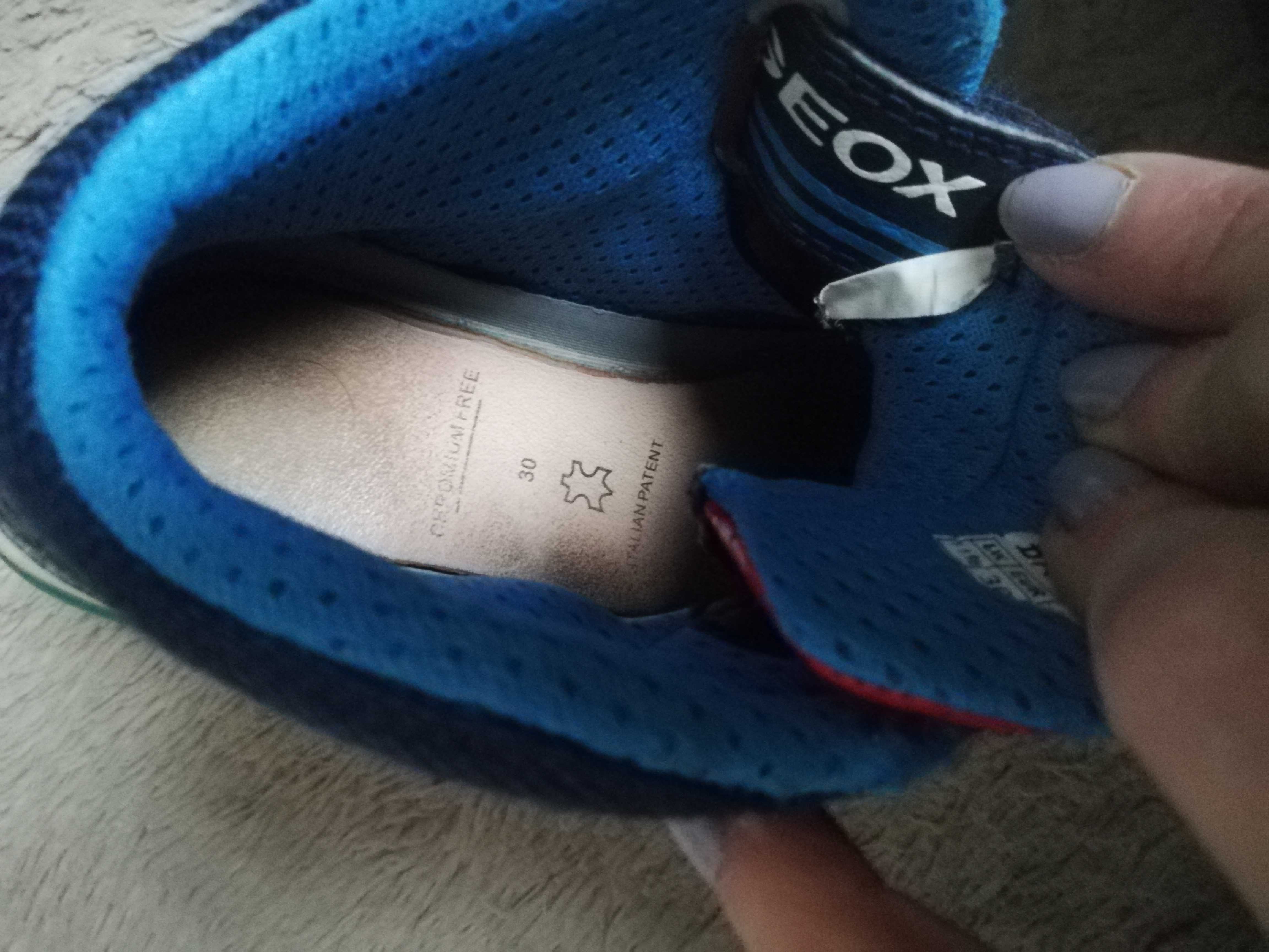 Trampki sneakersy Geox świecące podeszwy rozm. 30