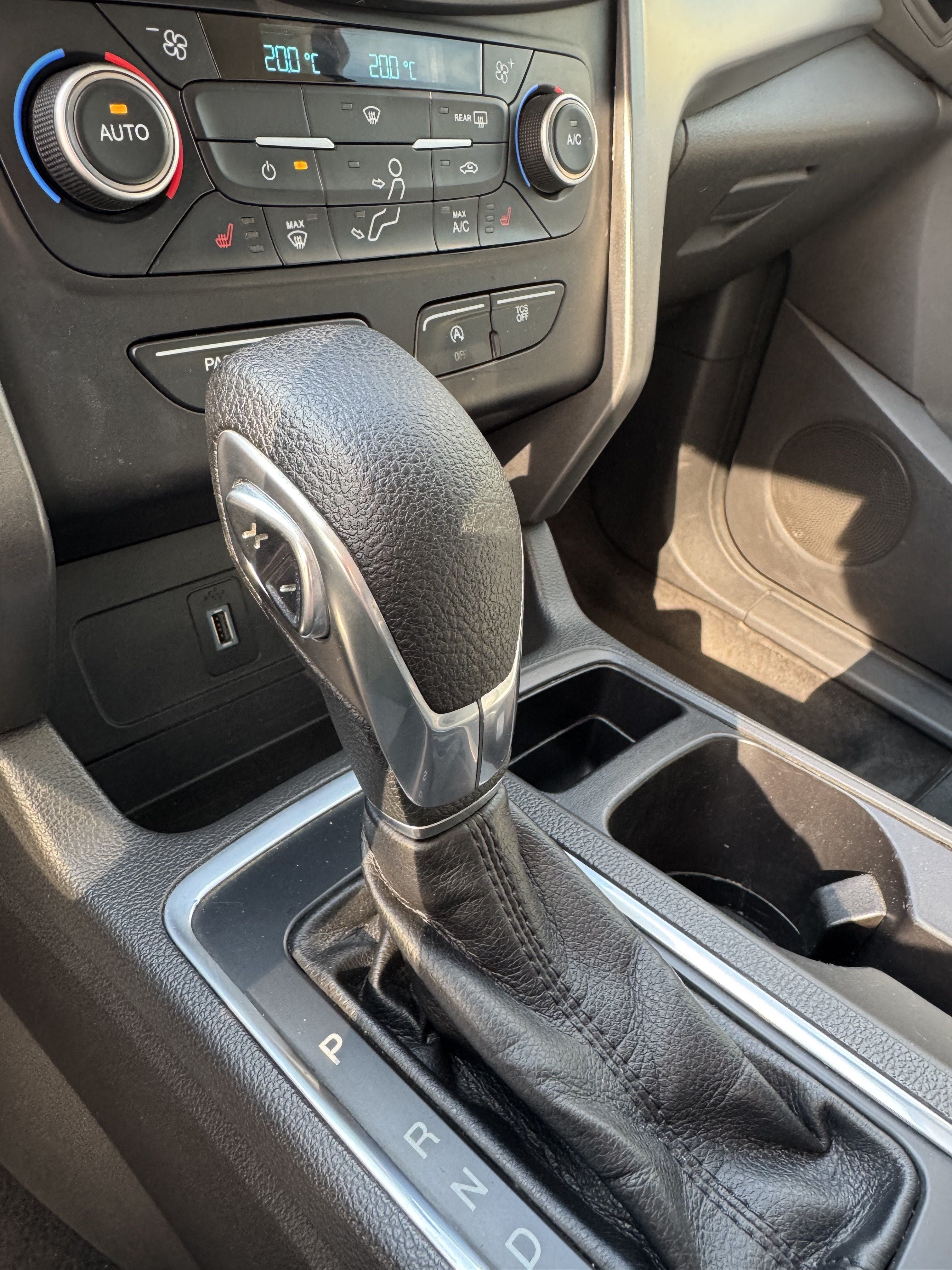 Ford Escape 2018 White 1.5L ecoboost 4x4 sync3