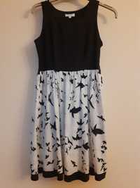 Sukienka czarno-biała z motywem ptaków