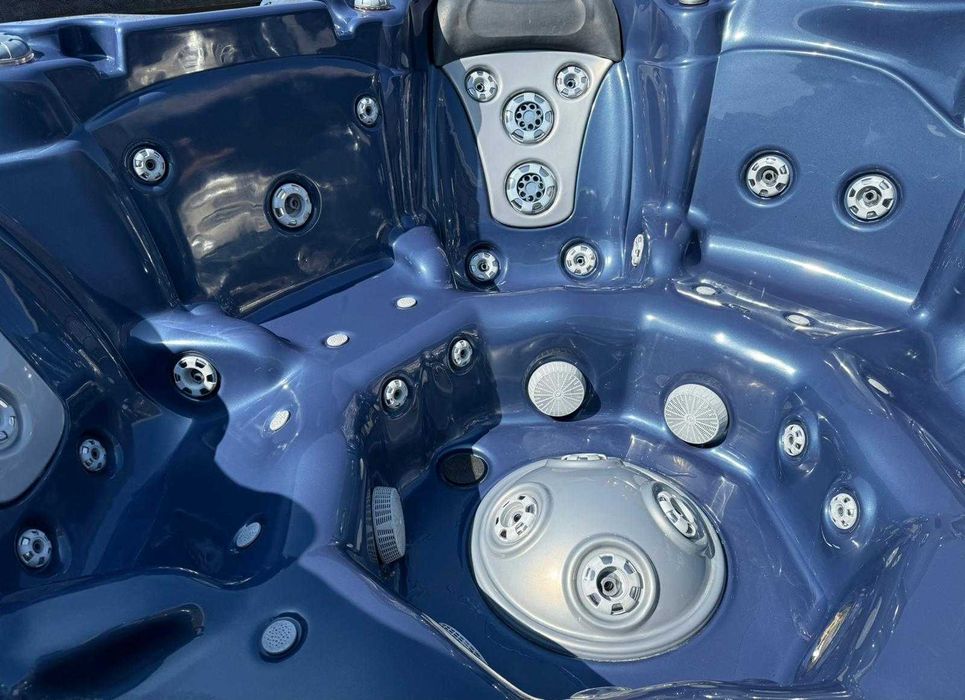 Używana wanna z hydromasażem 7 osobowa