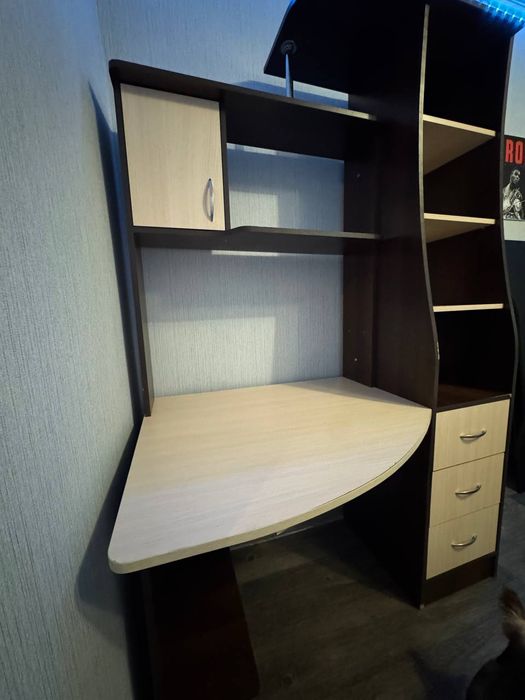 Продам компьютерный стол