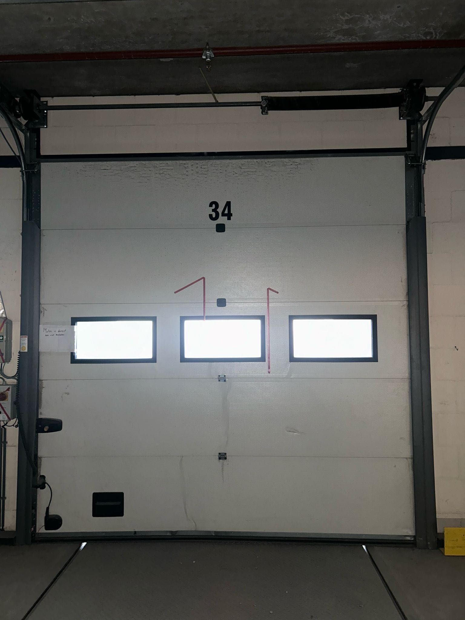 Brama bramy segmentowa 3x3 m elektryczna stan przeszklona