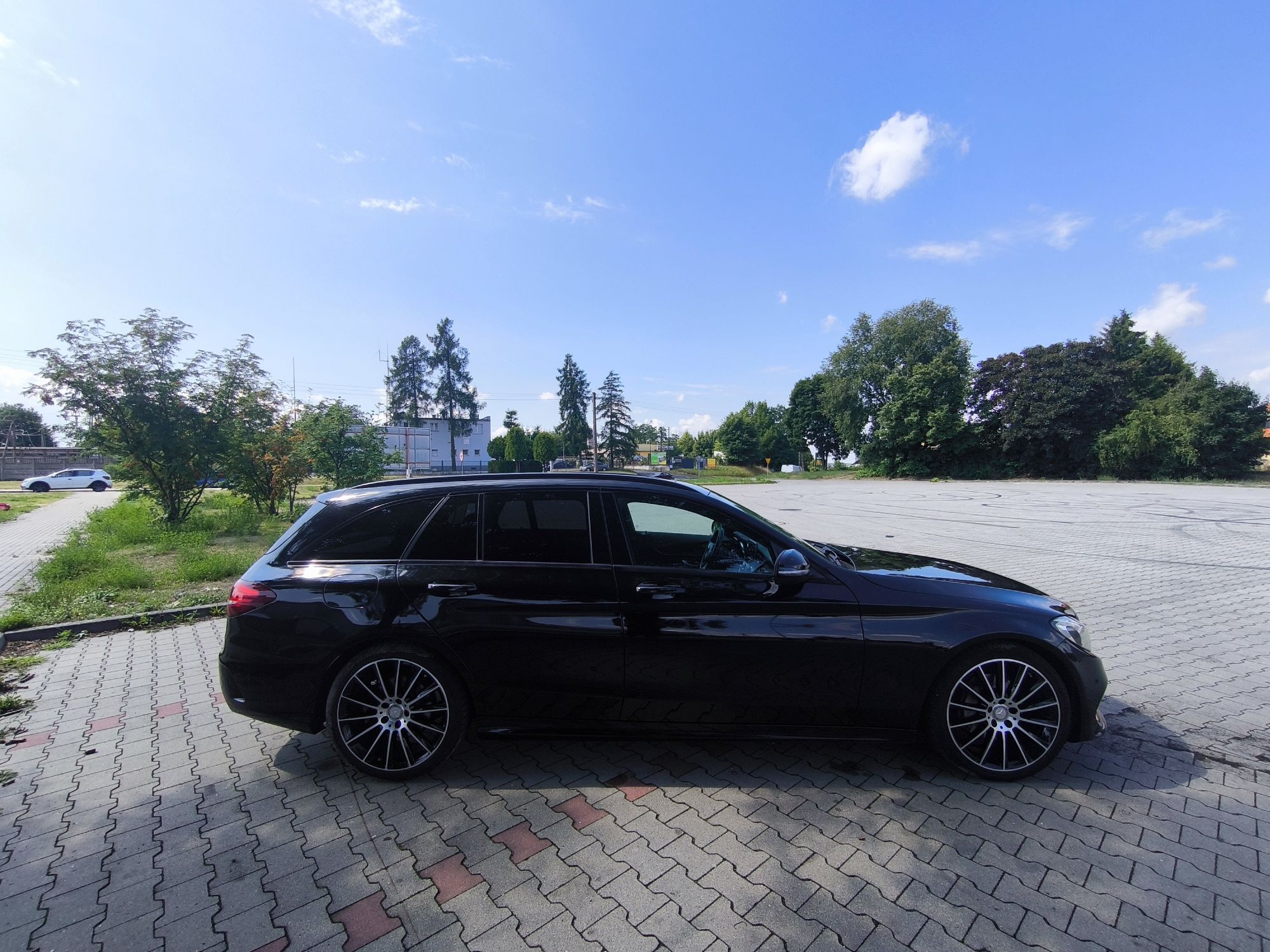 Mercedes C Klasa 180 T AMG Full LED Panorama Drewno Navi Individual