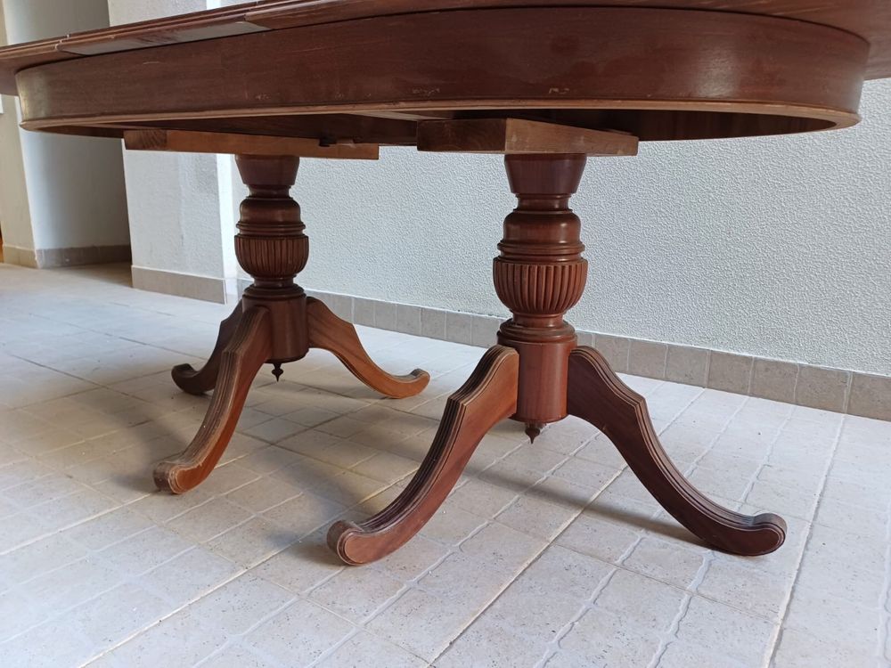 Mesa de jantar / sala oval extensível
