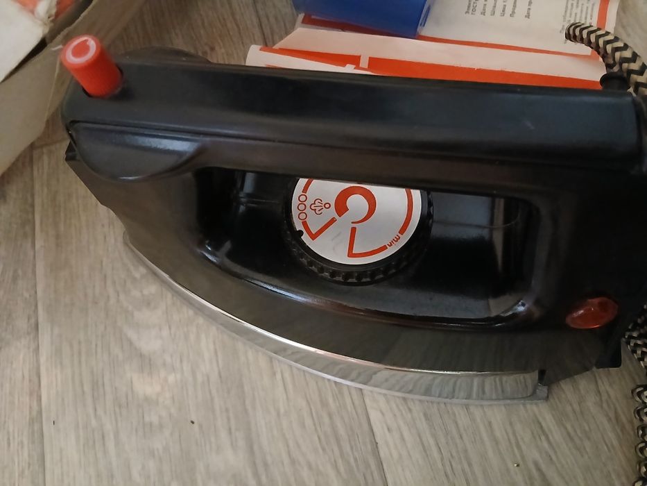 Продам Утюг ссср новый