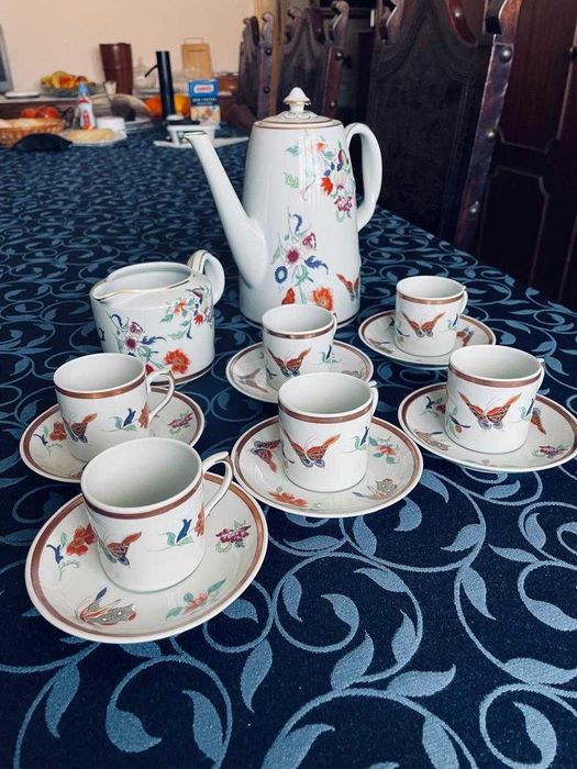 Serviço de café Vista Alegre Samatra