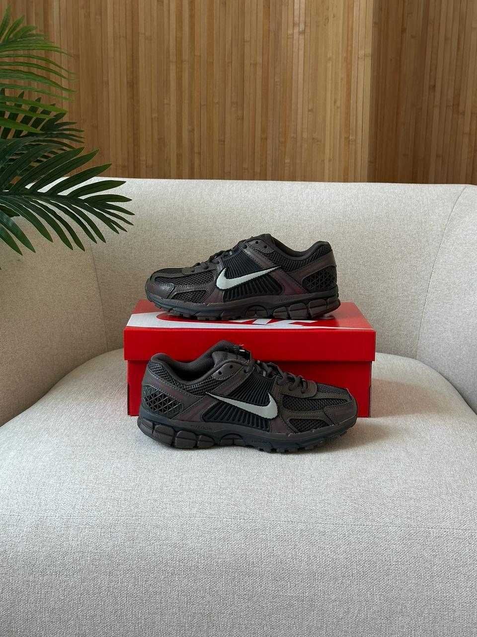 Чоловічі кросівки   Nike Zoom Vomero 5 бордовий з чорним C-01153 ТОП
