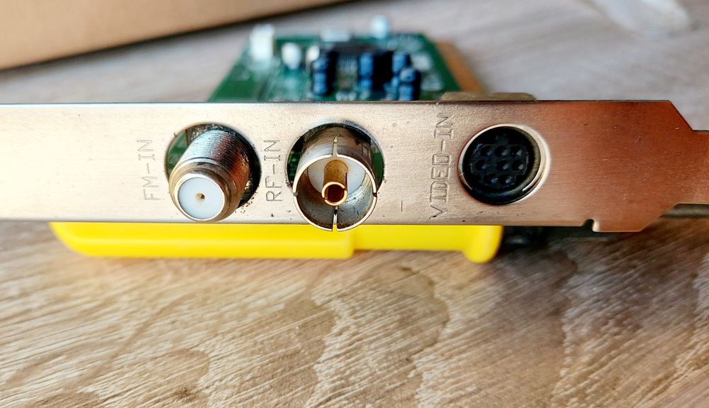 Placa TV FM Asus TV-7135LP PCI