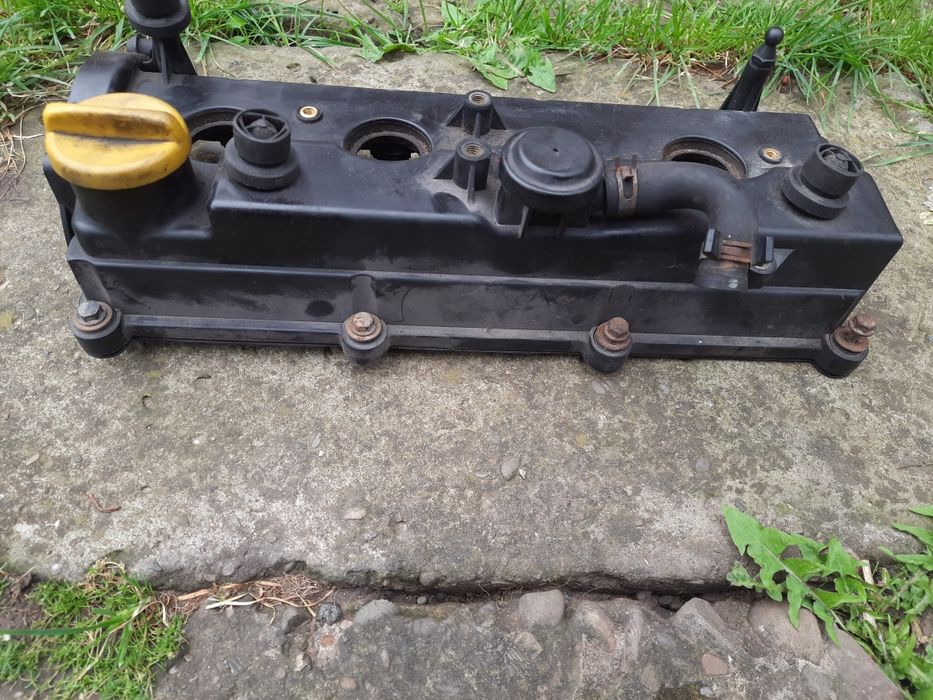 Продам клапанну кришку opel astra j A1.7DTR