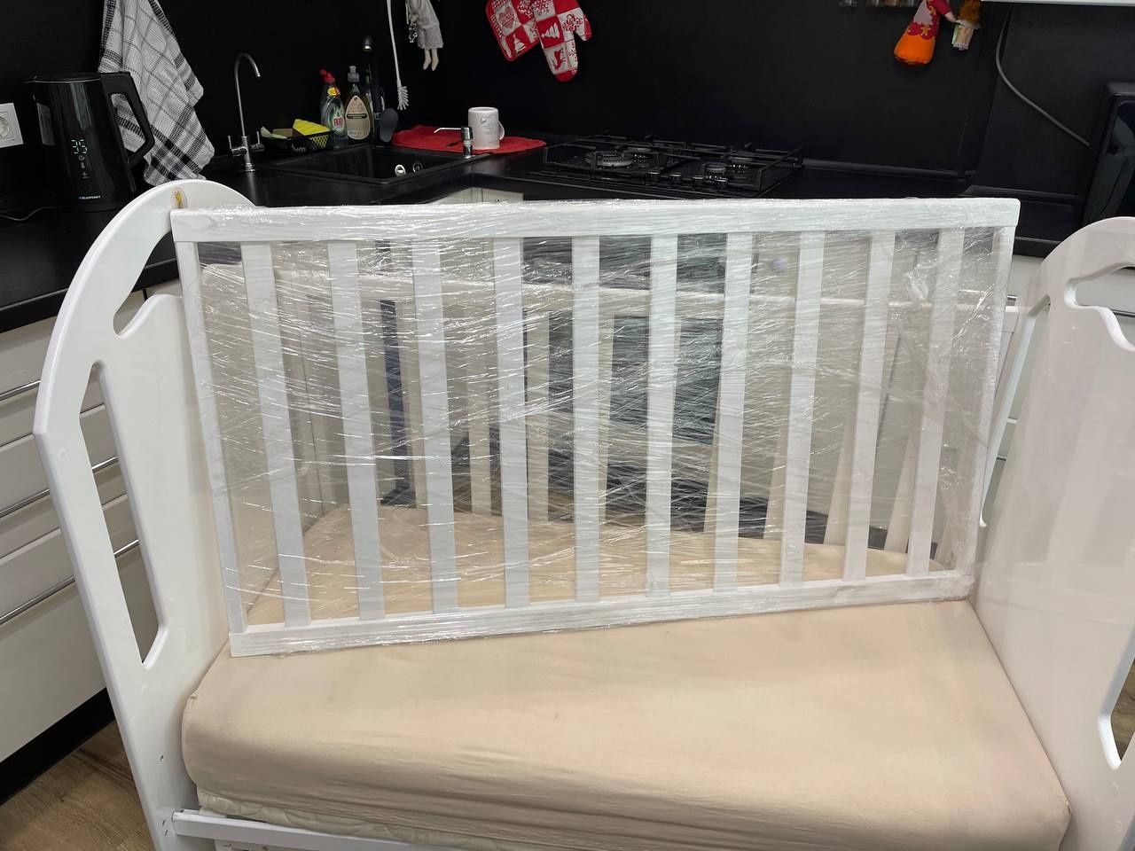 Приставне дерев'яне дитяче ліжко