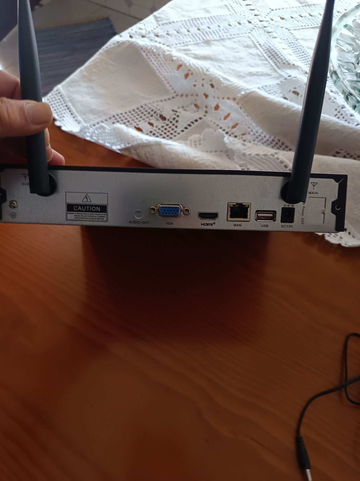 Kit de vigilância  wi-fi sem disco com 4 camaras e transfomadores
