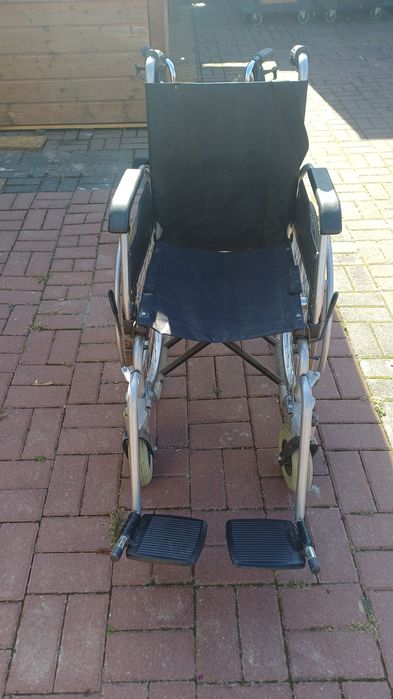 Wózek inwalidzki i chodzik
