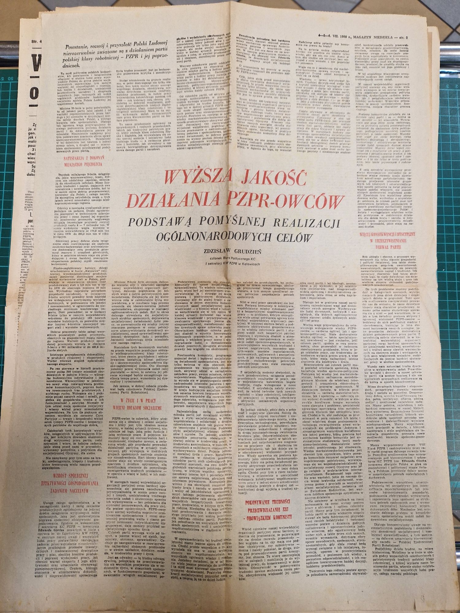 Wycinki z gazet materiały propagandowe dotyczace Solidarności.