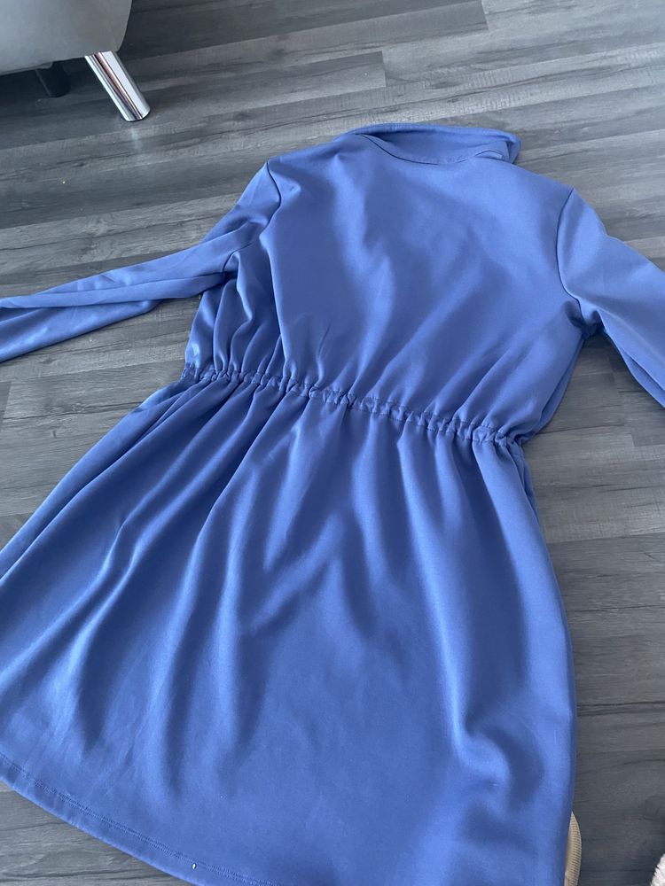 Primark niebieska sukienka z długimi rękawami