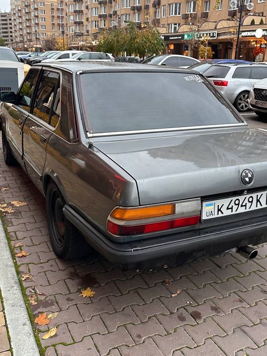 Бандітка БМВ Е28