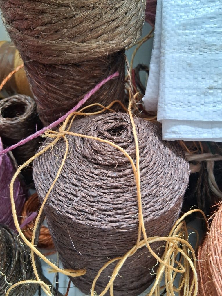 Corda e fio de sisal de varias cores