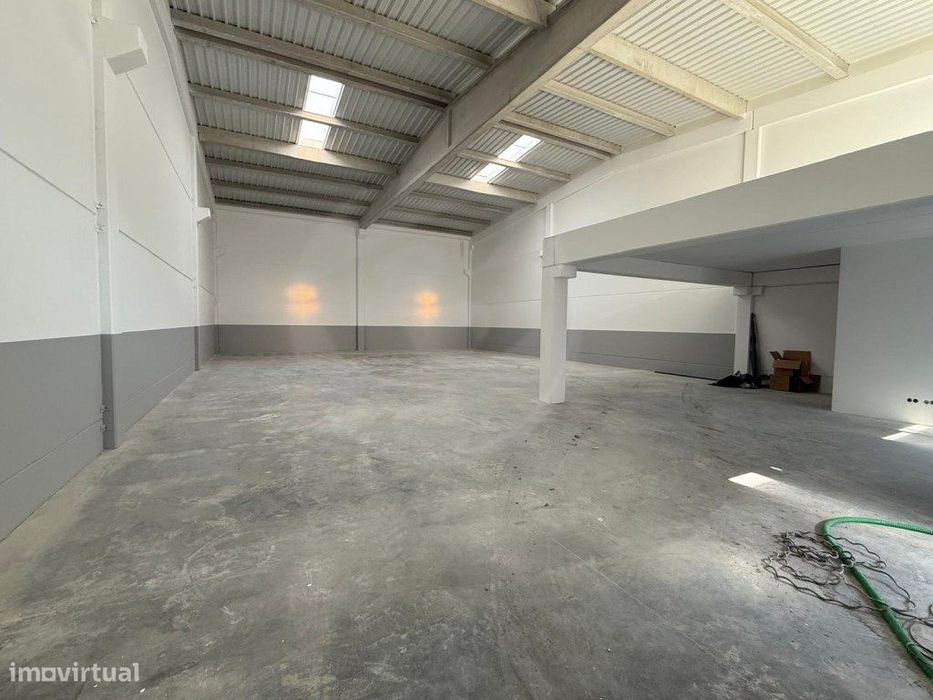 Armazém Novo com 440 m2 para Arrendamento