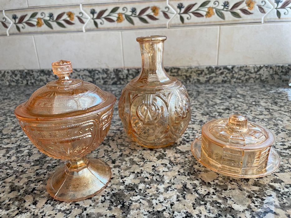 Conjunto Vidro 1 garrafa 1 açucareiro e 1 doceira