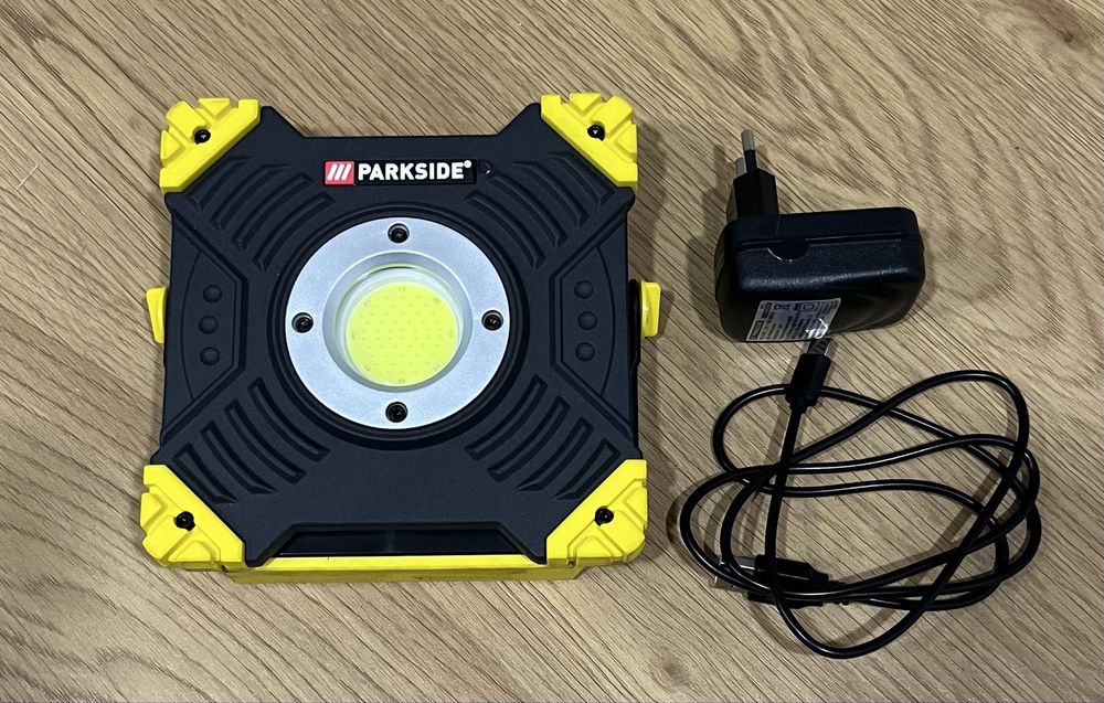 Reflektor LED 20 W do warsztatu i samochodu