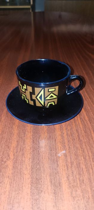 Filiżanki porcelanowe czarne