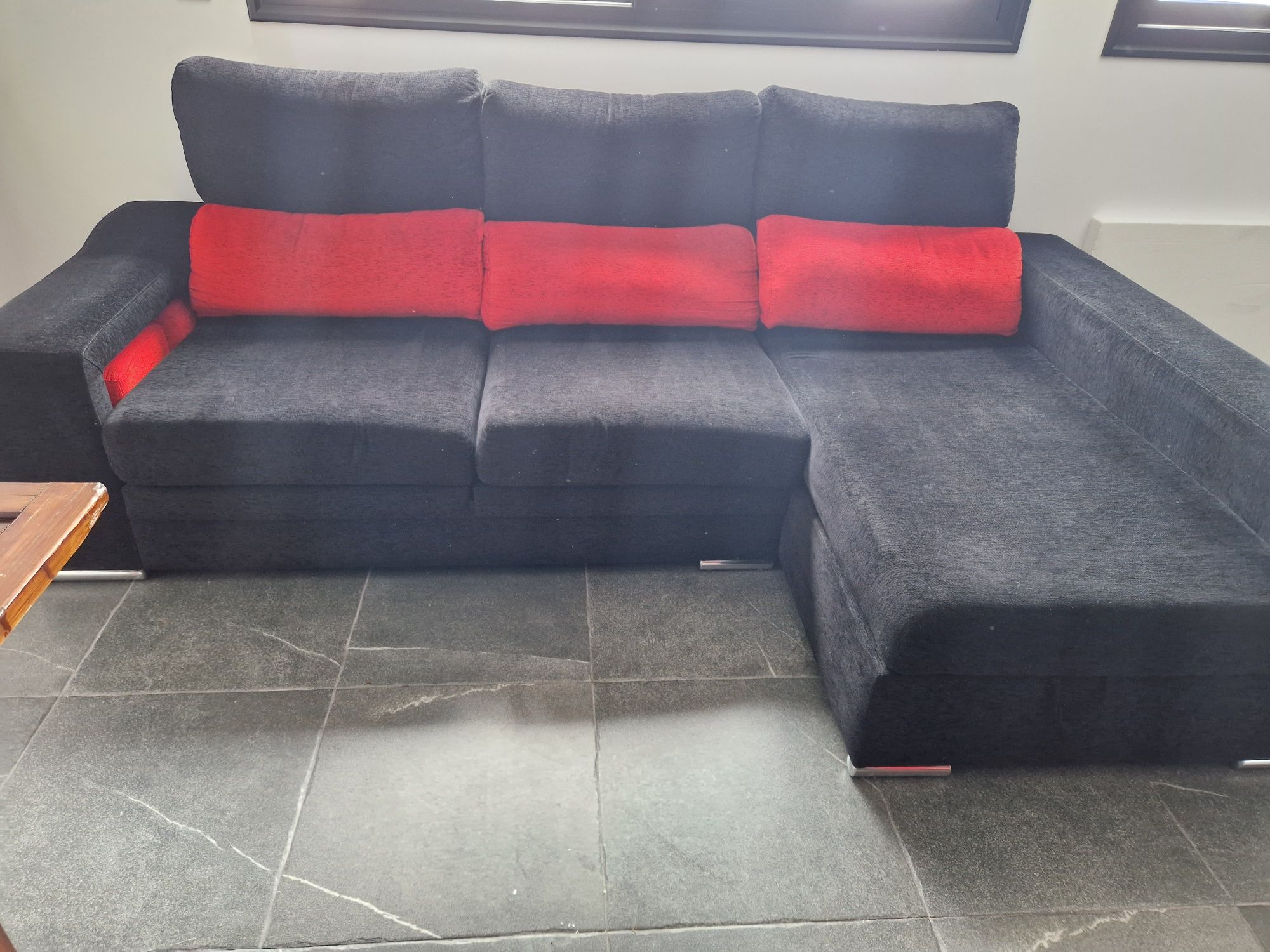 Sofá com chaise longue