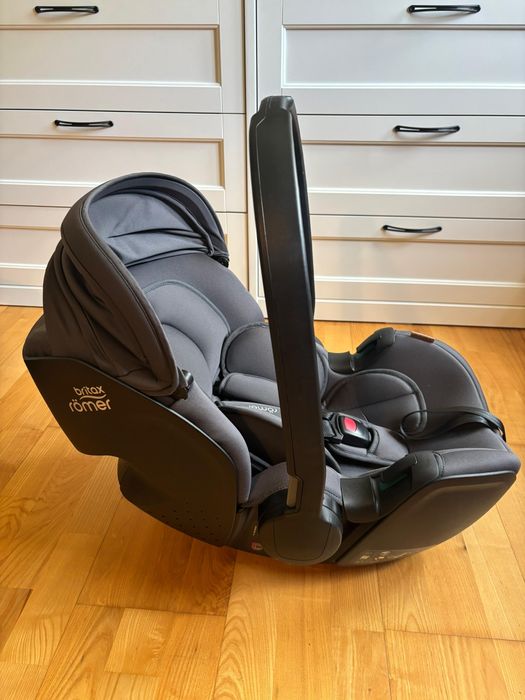 Fotelik łupina Britax Romet Baby-Safe PRO z bazą obrotową