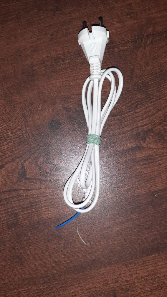 Wtyczka z przewodem o dlugosci 1.2m. Kabel przewód elektryka