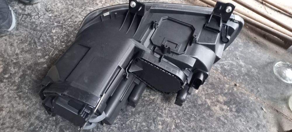 Фара caddy  touran