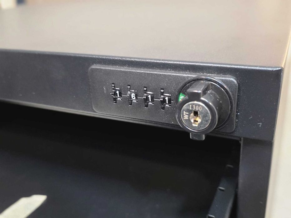 Szafka podbiurkowa / kontenerek metalowy