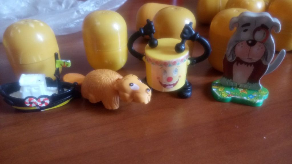 Игрушки из киндеров: кораблики, hello kitty, кареты, машинки, рыбка