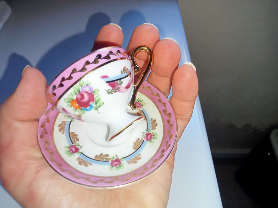 Pequena chávena em porcelana