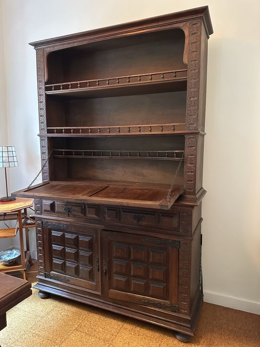 Armário antigo em madeira maciça – excelente estado