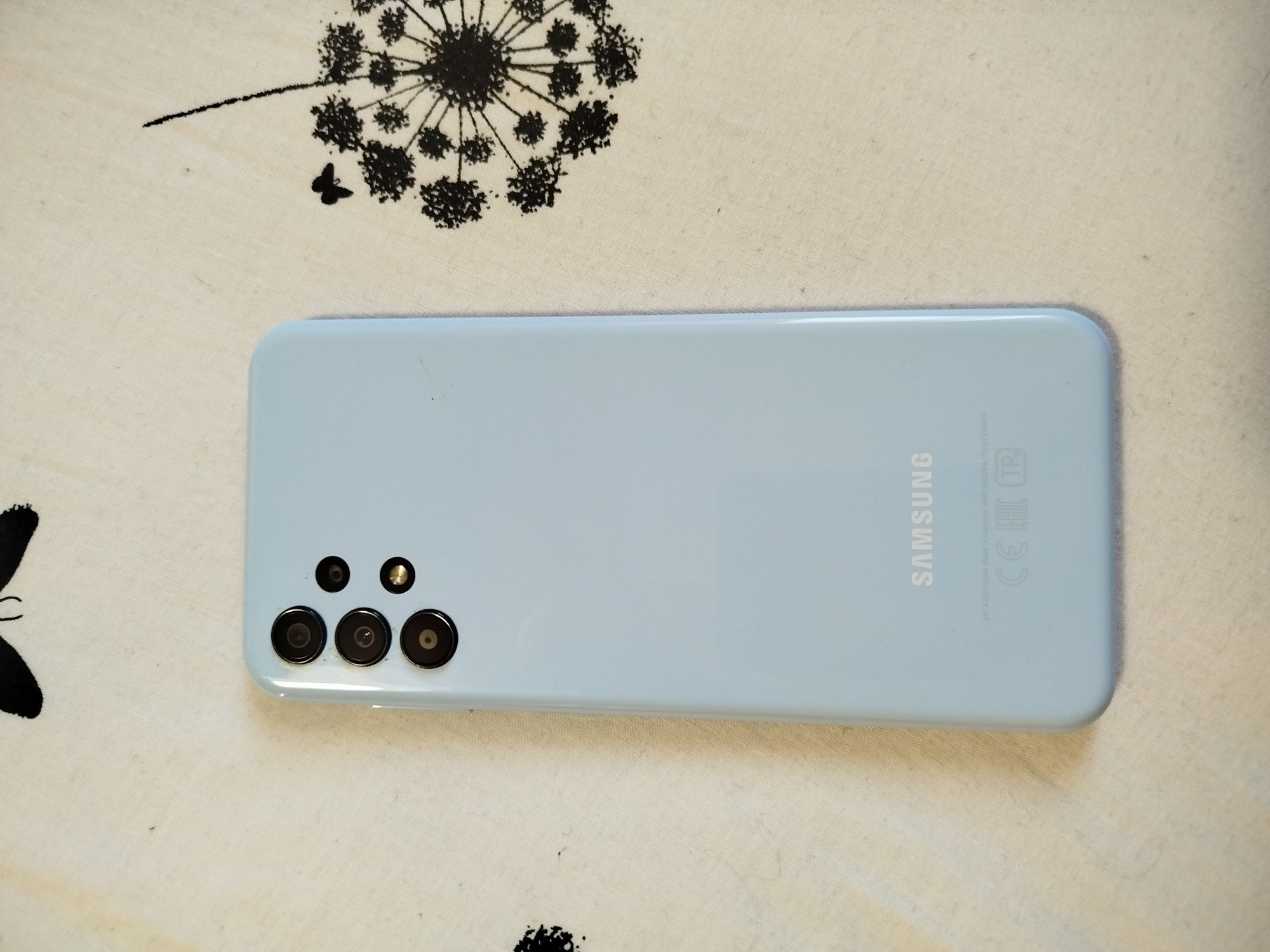 Самсунг Galaxy А 13  на 128 гб документ и коробка