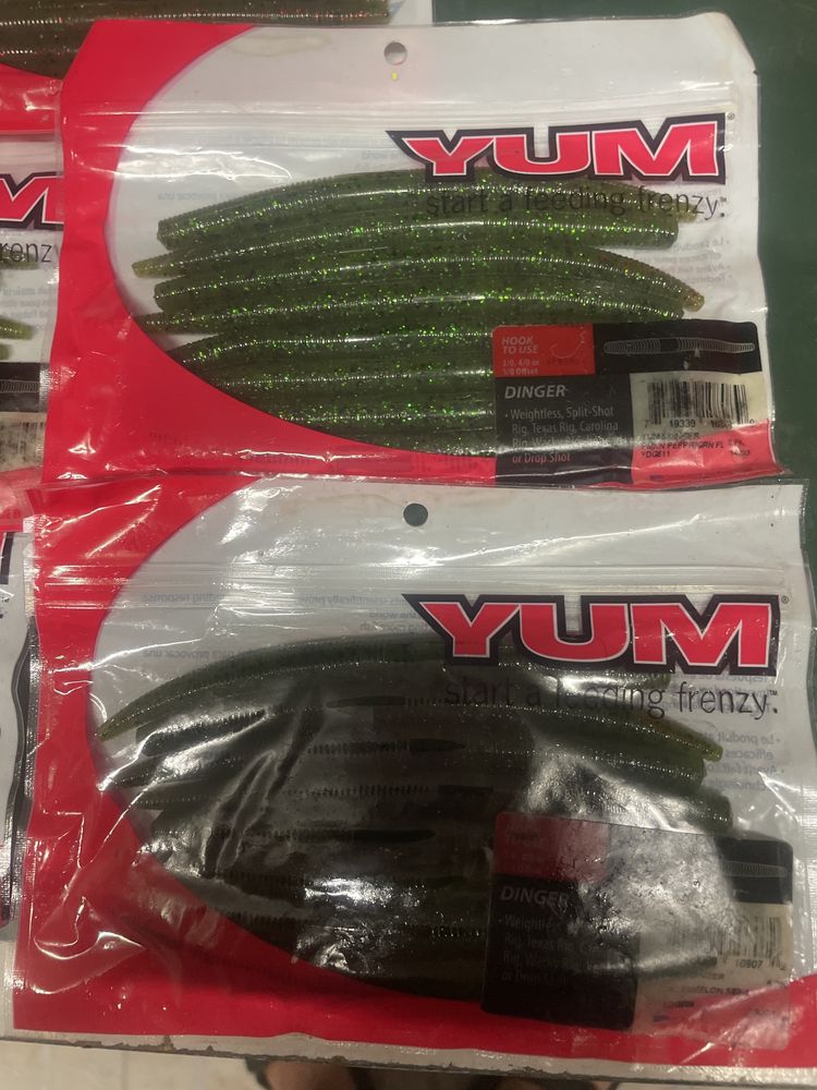 Amostras de pesca marca YUM modelo dinger 5” 12 cms