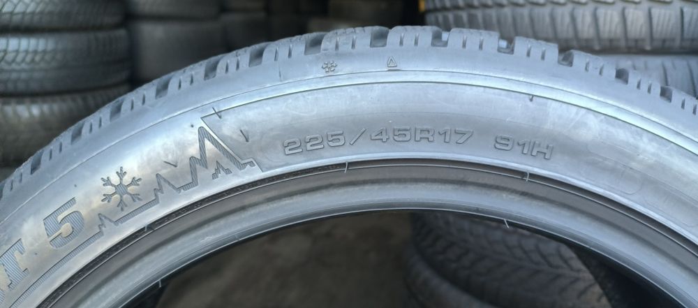 Резина 225.45.R17.Ціна вказана за 1 шт.
