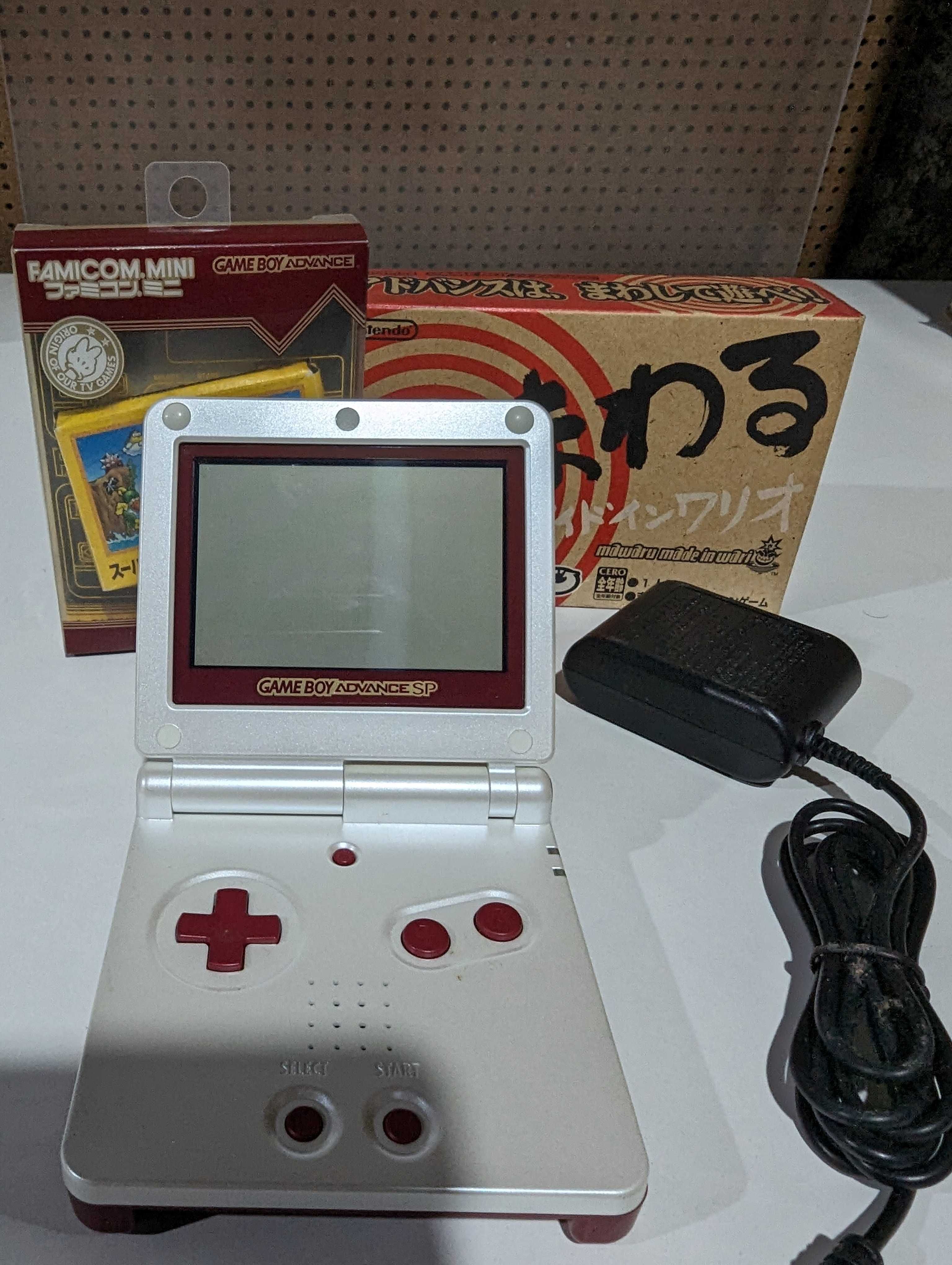 Consola Gameboy Advance SP Versão Famicom + SuperMario e Wario Twisted
