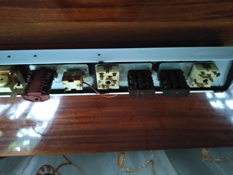 Панель с ручками переключения для электроплиты ARDO