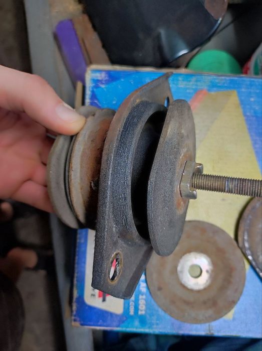 Подушка двигуна пріора