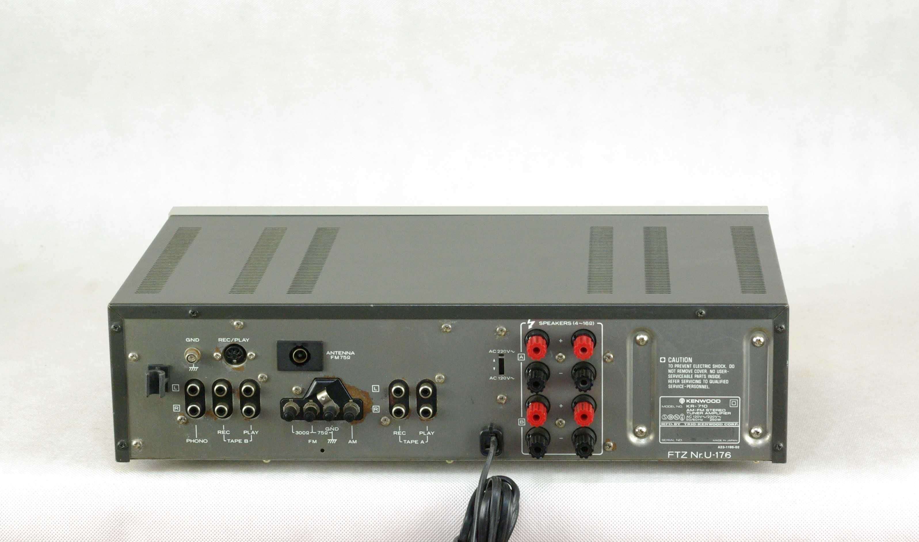 Kenwood KR-710 amplituner.