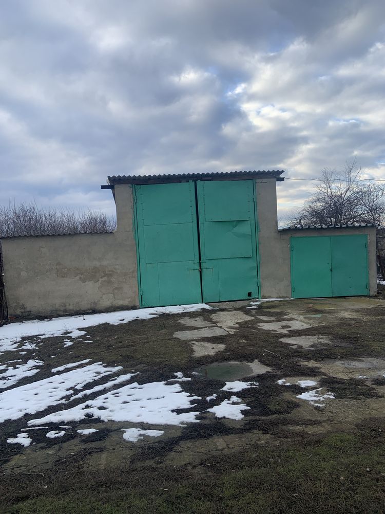 Частный дом и два отдельных участка по 25 соток