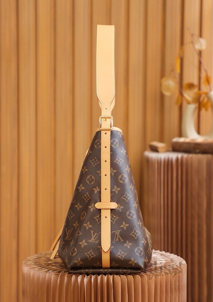 Сумка Louis Vuitton Carryall