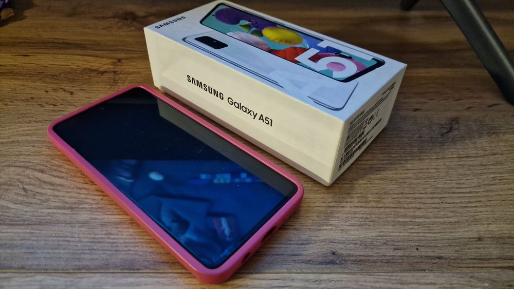 Samsung A51 włącza się i wyłącza po kilku chwilach.