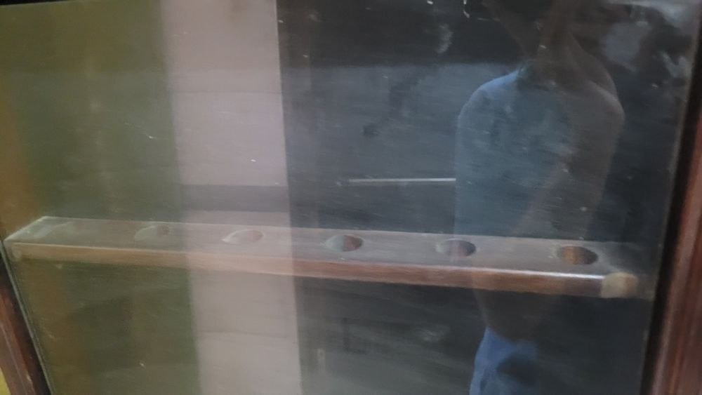 Armário com porta em vidro para tacos de bilhar/ snooker