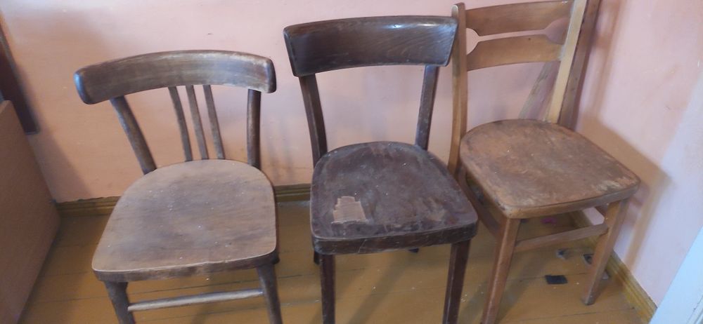 Wyprzedaż, Stare meble, krzesła, kolowrotek,