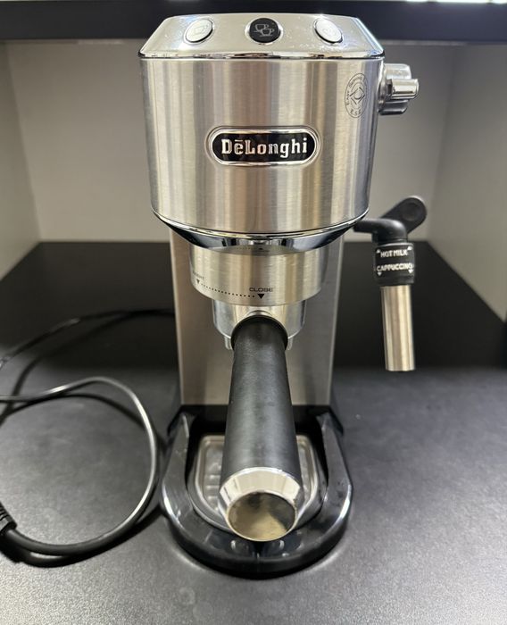 Кавоварка рожкова DELONGHI Dedica EC685.M