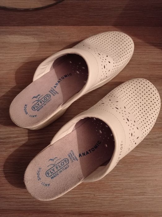 Закриті шльопанці