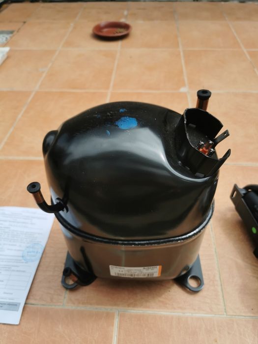 Компрессор на холодильник, морозильная камера embraco nj9232e