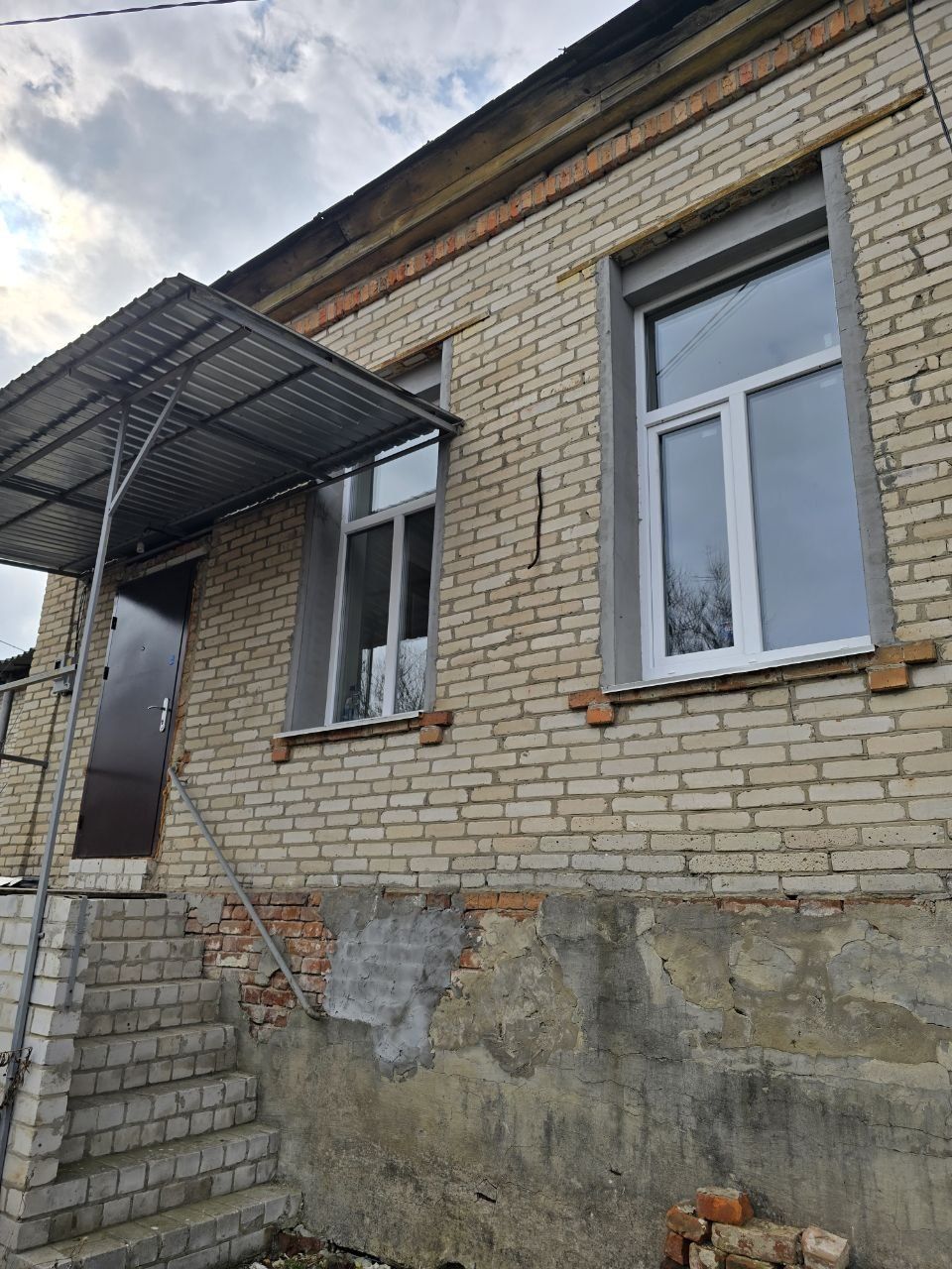 Вперше у продажу будинок на березі ставка у Дергачах