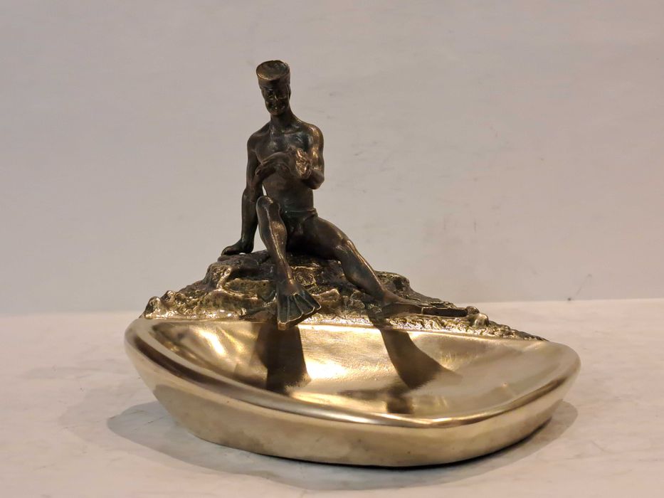 Бронзовая статуэтка Нимор, пепельница - Аквалангист - латунь.