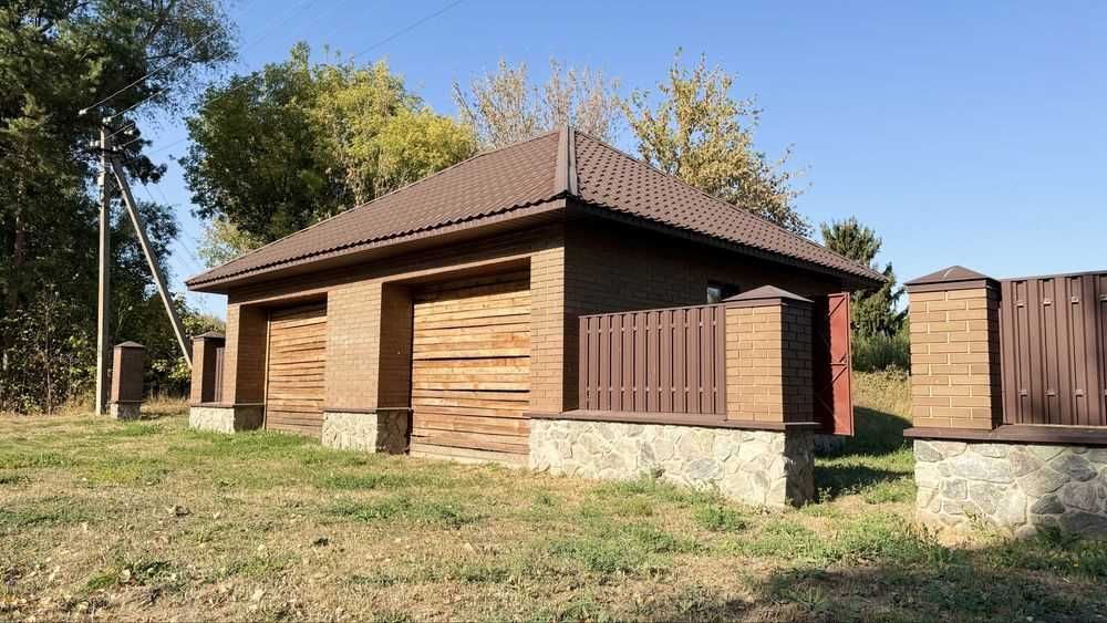 Продаж земельної ділянки під забудову неподалік річки в Петрівці